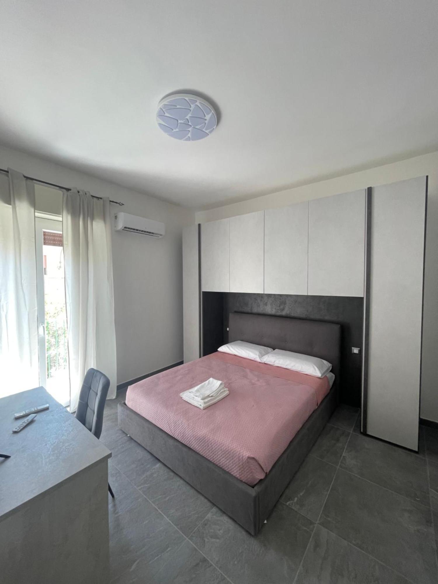 Leos Rooms Caltanissetta Exteriör bild