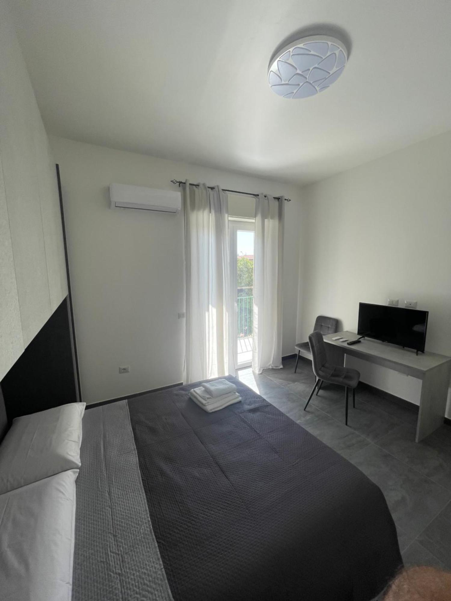 Leos Rooms Caltanissetta Exteriör bild